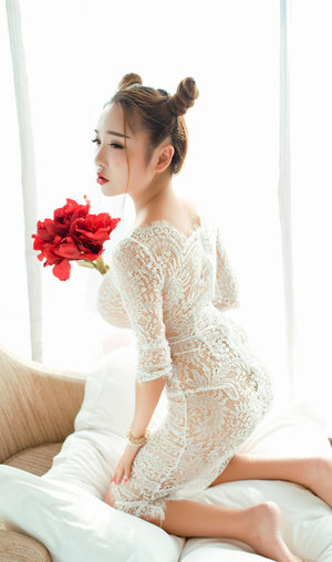 年轻漂亮的岳每4乱理