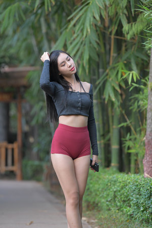 嗯嗯啊不要轻点舔轻点**视频