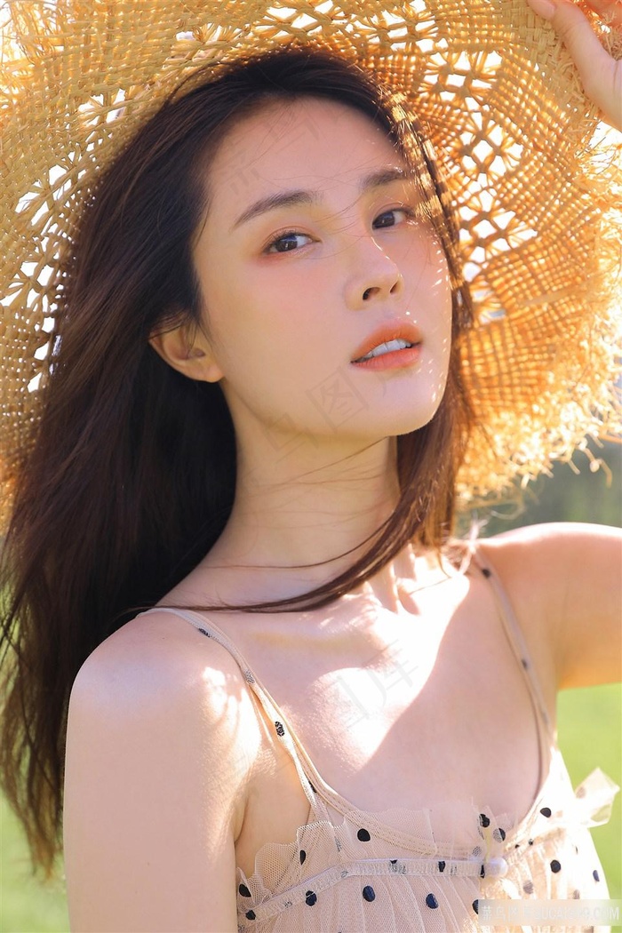 按在桌子上糟蹋视频