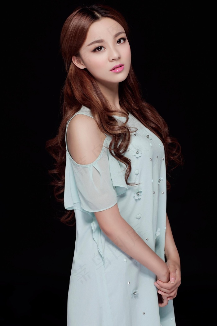 贺朝谢俞第一次开车扩写