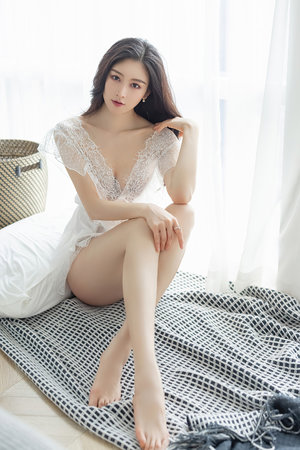 2017她在丈夫面前耍