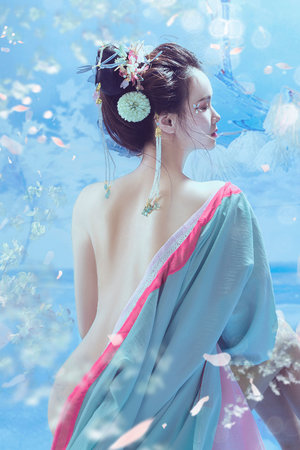 白虎痴女色诱男技师