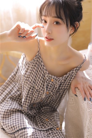 极品网红萌白酱白旗袍