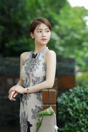 大胸骚货被调教强操高h无码