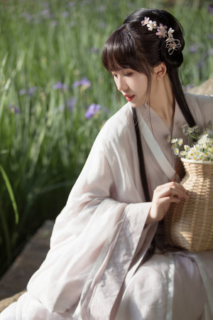 羽月希被同事榨乳电影